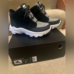 Sorel Women’s Size 8 Brand new never worn